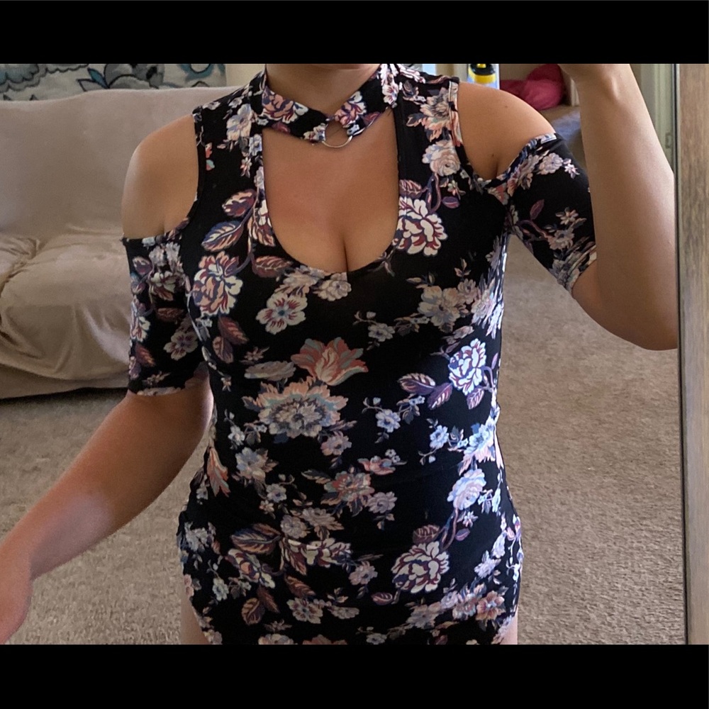 Beautiful Brand New Floral choker/v neck shirt